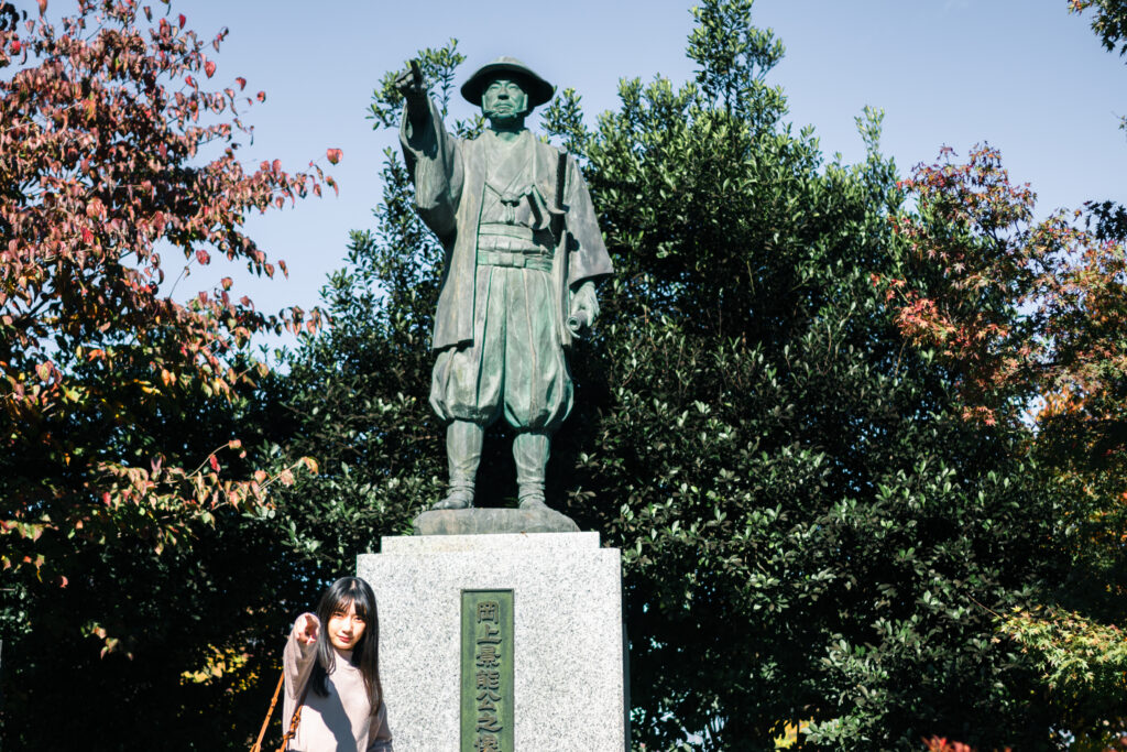 Bronze Statue of Kageyoshi Okanobori